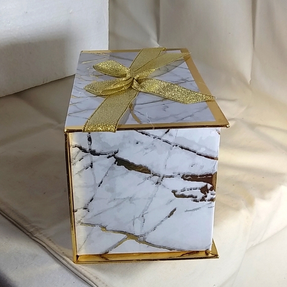 Beautiful handy jewelry box with drawers. NWOT - Picture 4 of 5